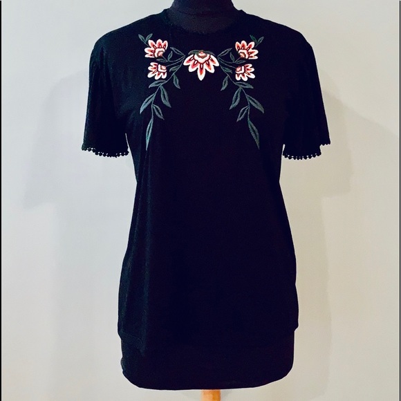 New without tags Floral Embroidery Top Small - Picture 2 of 9